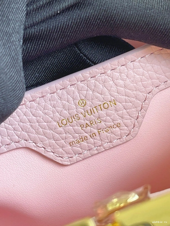 WIS LOUIS VUITTON BB CAPUCINES 0823